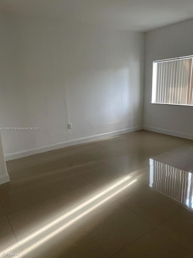 Building Photo - 3 br, 2 bath House - 719 SE 12th Ter