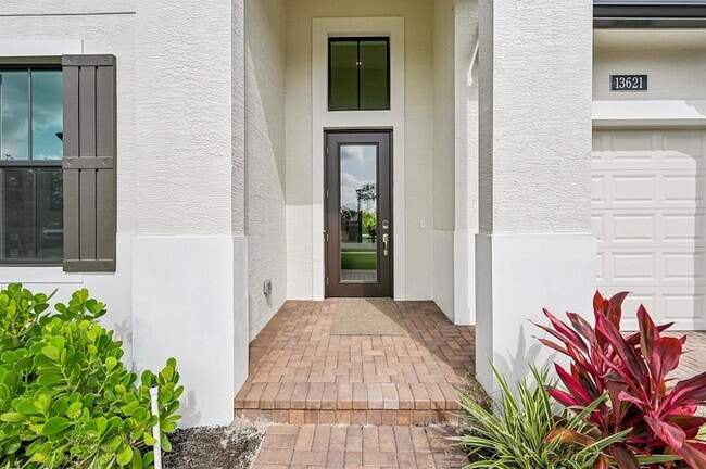 Building Photo - 13621 Le Christine Dr