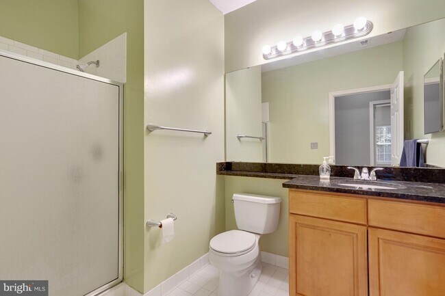 Foto del edificio - 1720 Lake Shore Crest Dr