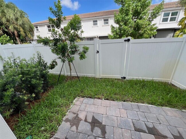 Foto del edificio - 149 SW 170th Ave