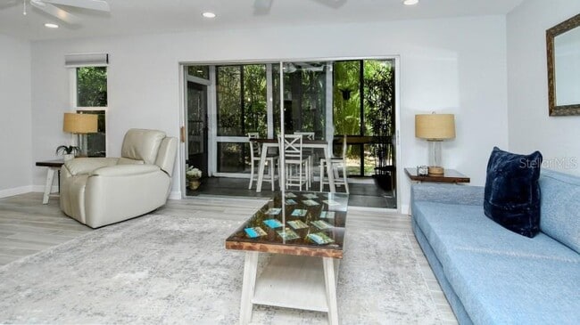 Building Photo - 1201 E Peppertree Dr