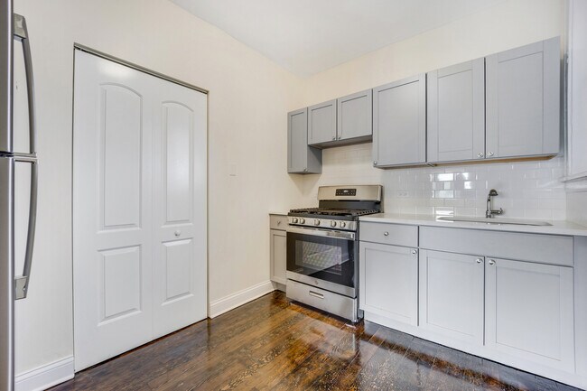 Building Photo - 4454 W Parker Ave