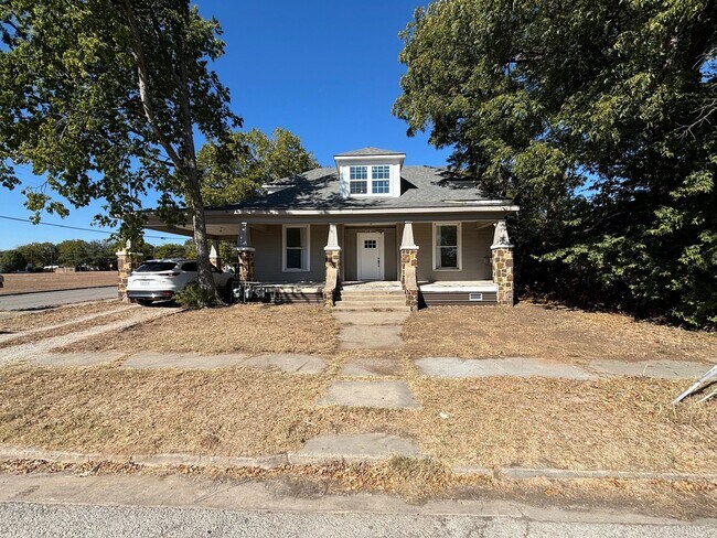 Building Photo - 315 Andrews St