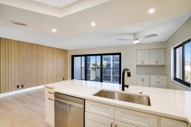 Building Photo - 1605 S US Hwy 1