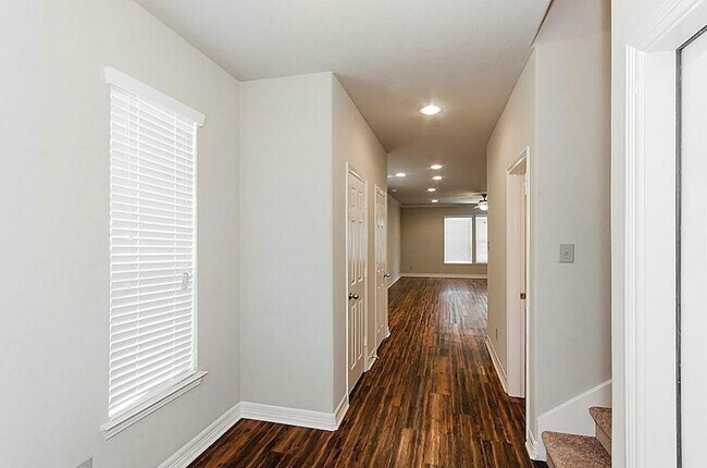 Foto del edificio - 63 Woodland Hills Dr