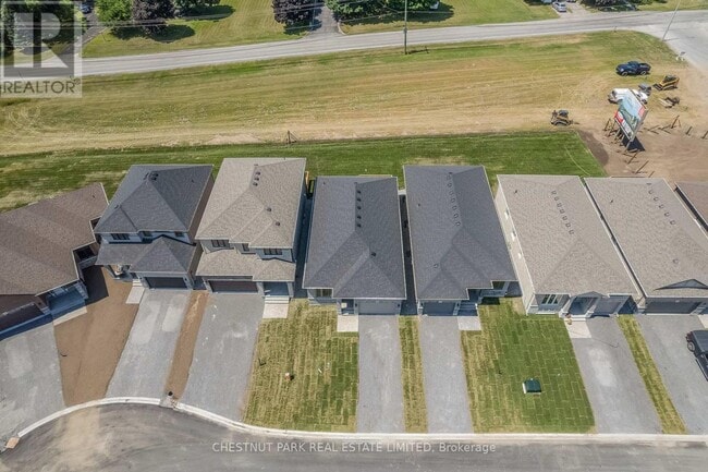 Building Photo - 10 Athabaska Dr
