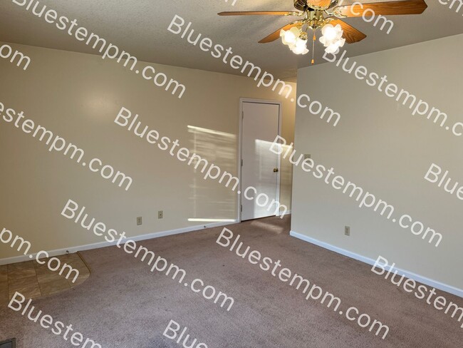 Building Photo - 512/514 N. Cherry St. Cameron, MO 64429