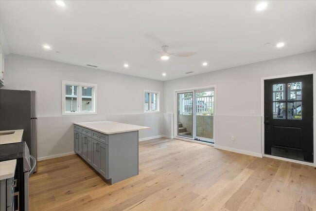 Building Photo - 46 Hudson St