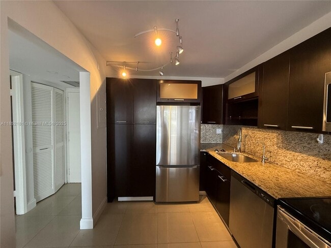 Building Photo - 1865 Brickell Ave