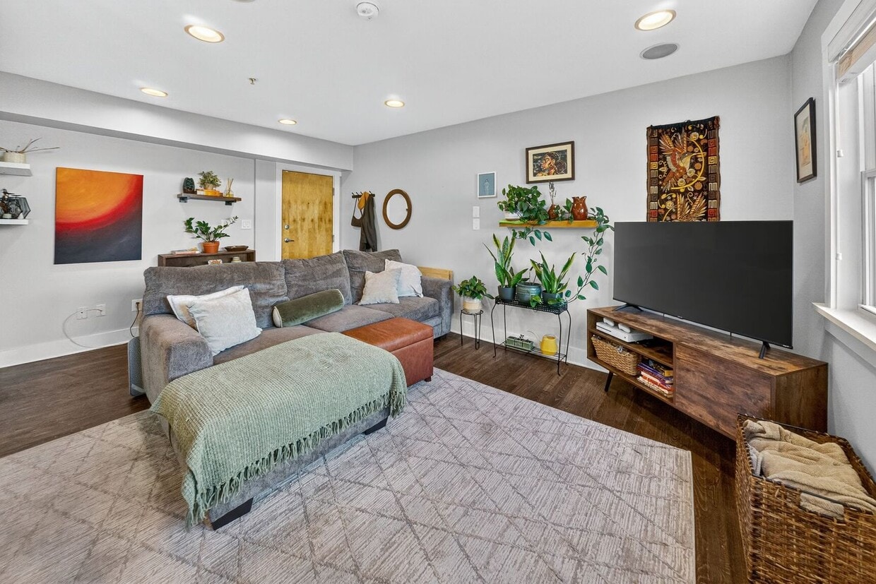 Modern 1BR/1BA in the Heart of Columbia Heights - Modern 1BR/1BA in the Heart of Columbia Heights