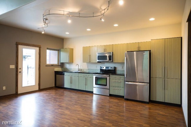 Foto del edificio - 4234 Cover St