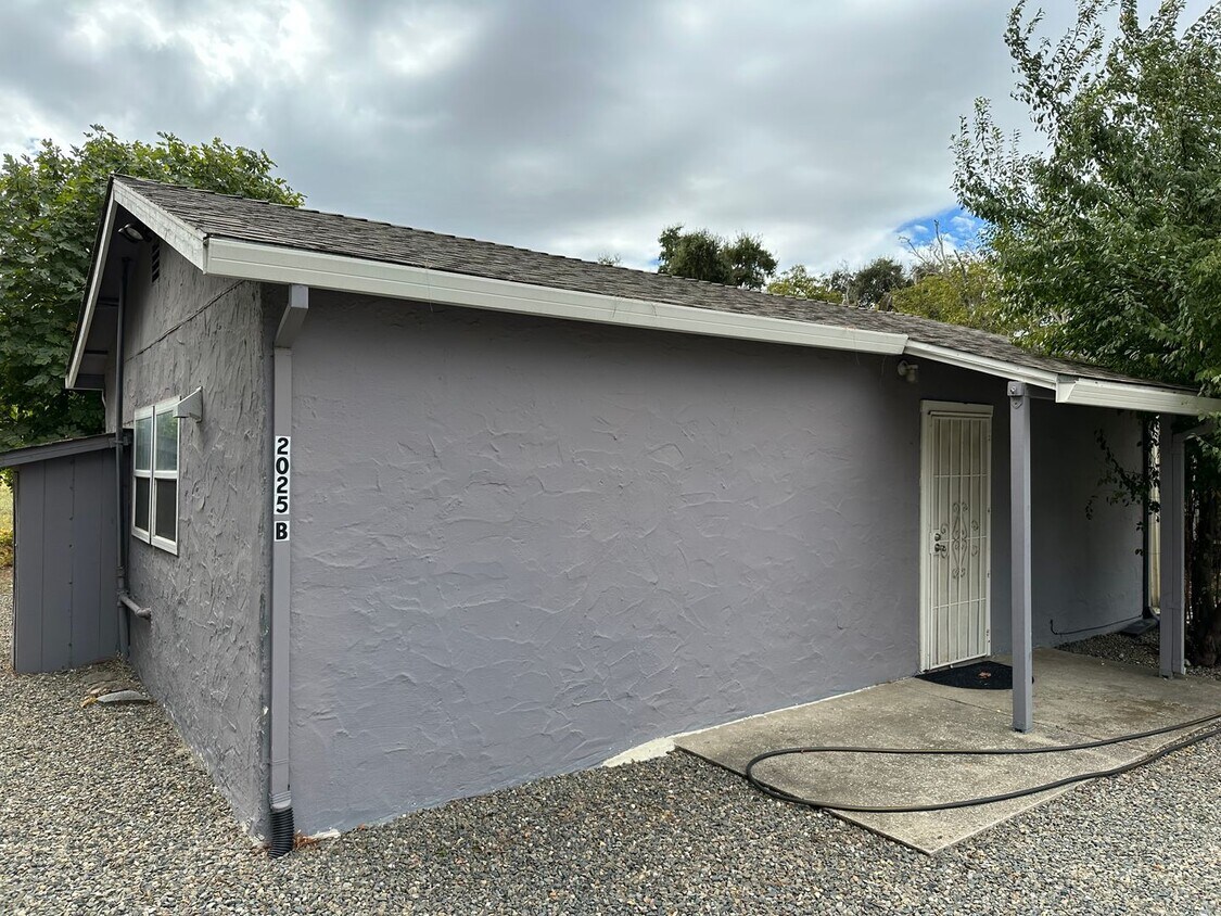Primary Photo - 2025 Davis Rd