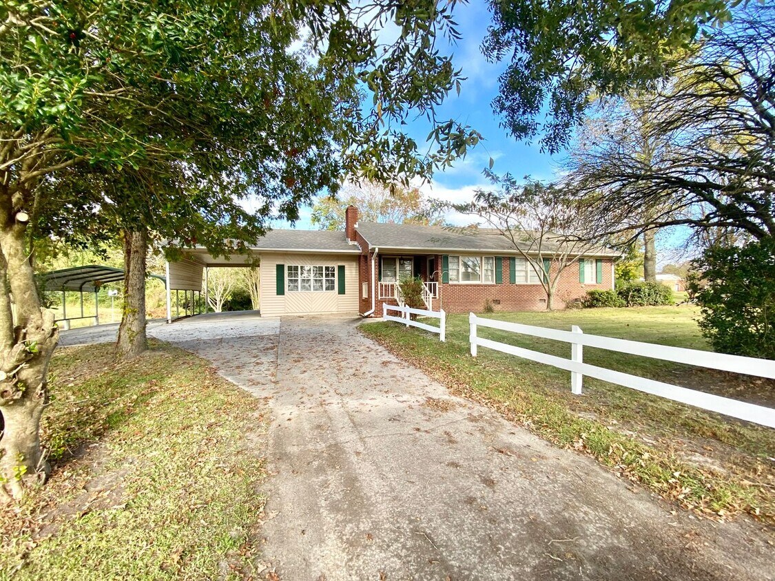 Foto principal - Jacksonville Farmhouse for Rent!