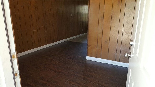 Foto del edificio - 915 N Harmony Rd