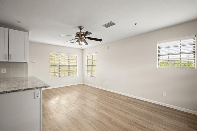 Foto del edificio - 1013 W 23rd St