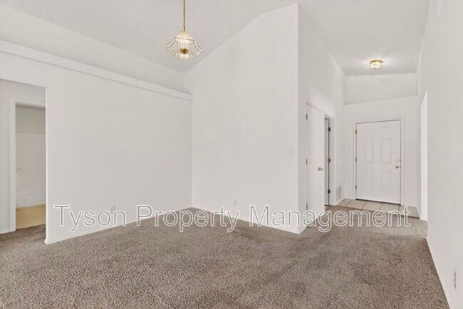 Building Photo - 908 Bursum Ln SE