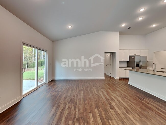 Building Photo - 204 Latitia Lane