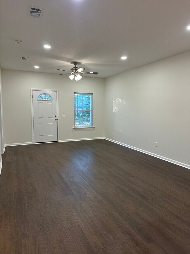 Foto del edificio - 1205 Winona Ave