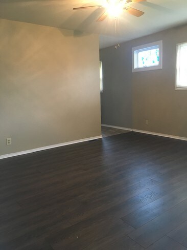 Building Photo - 564 Parkside Dr
