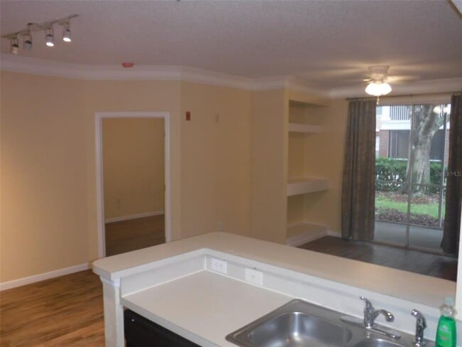 Building Photo - 8301 Elm Park Dr