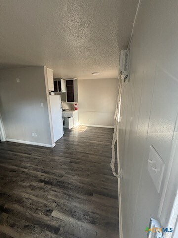 Foto del edificio - 613 Stringer St