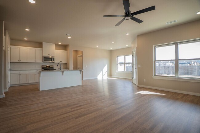 Foto del edificio - Gorgeous New Home Coming Soon!