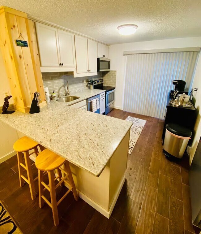 Foto del edificio - Charming 3BR Townhome in Hunter