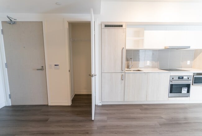 Building Photo - 138-4138 Downes St