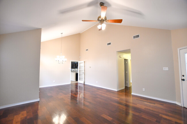 Building Photo - 4056 La Costa Ct