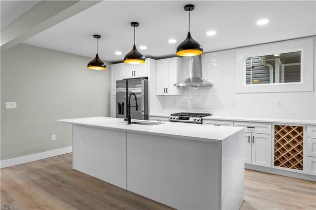 Building Photo - 254 - Whitman
