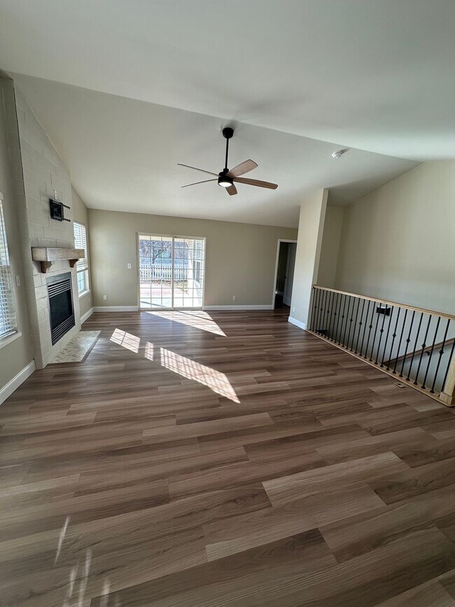 Foto del edificio - Amazing 4 Bedroom House in Ft. Collins!