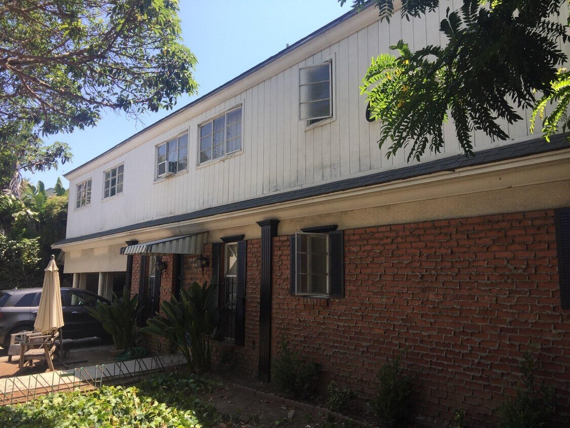 FACHADA DEL EDIFICIO - 1310 12th St