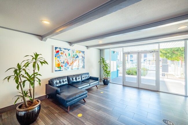 Photo - Melrose3130 Apartments