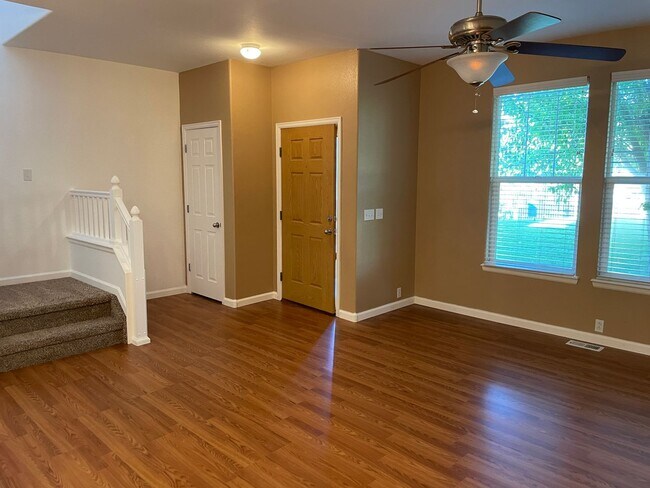 Foto del edificio - Cute 2bd, 2.5ba Townhome Across from Cotto...