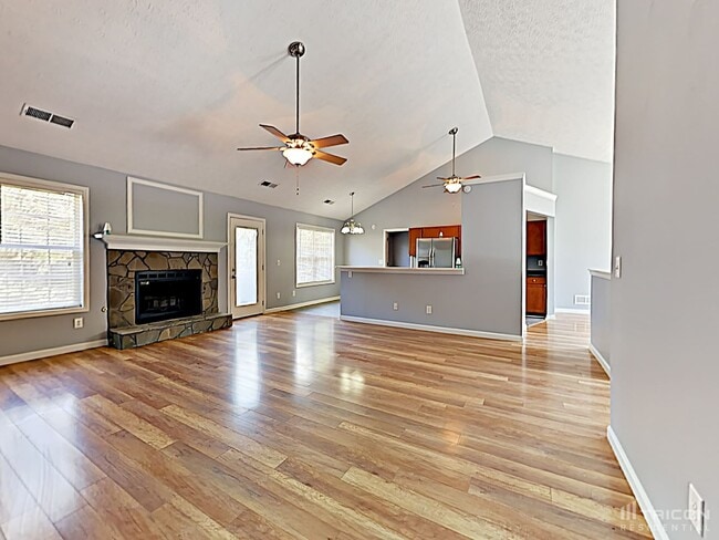 Building Photo - 1440 Twin Manor Dr