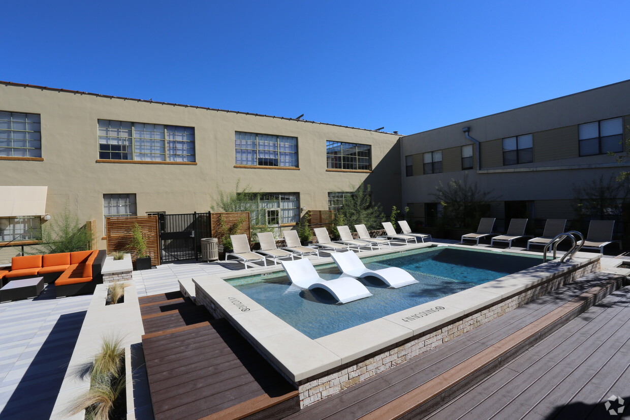 Piscina en la azotea - Cadillac Lofts