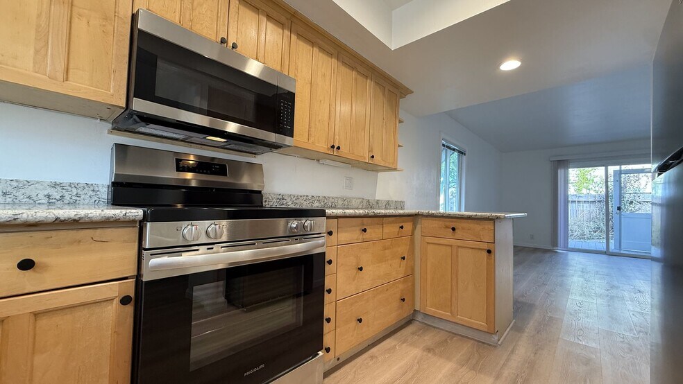 398 Lynn Ave, Milpitas, CA 95035 - Townhome Rentals in Milpitas CA