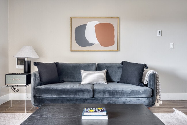 Foto del edificio - 644 Edgewater Blvd