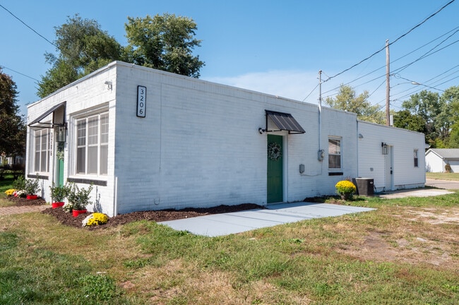 Building Photo - 3206 Scott Ave