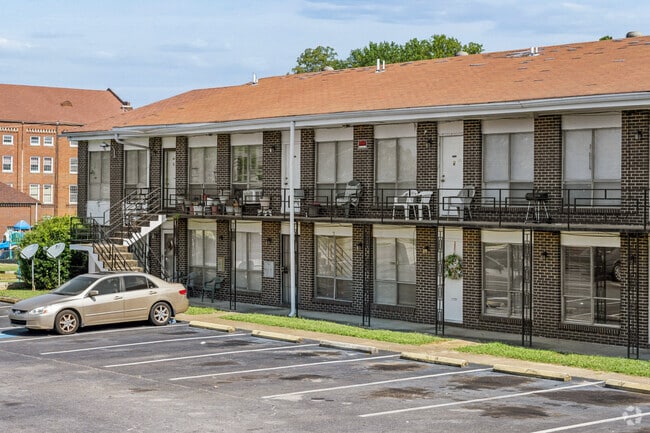 Building Photo - Twin Gates