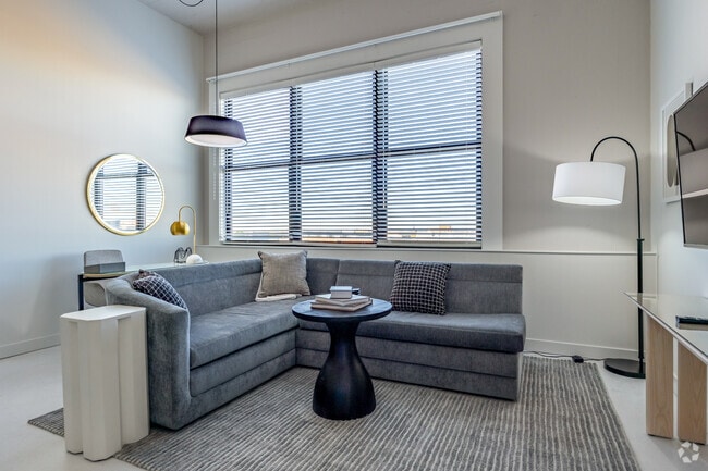 1BR, 1BA - 725SF - Lofts at Centennial Yards