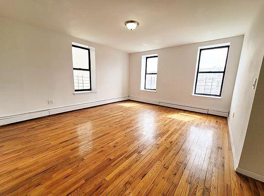 Foto del edificio - 2 bedroom in BRONX NY 10456