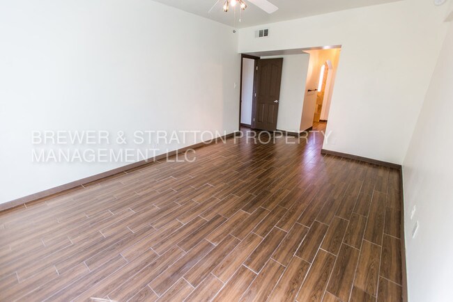 Foto del edificio - 351 E Thomas Rd