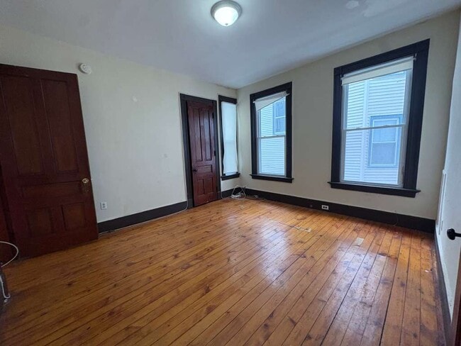 Building Photo - 331 Edgewood Ave