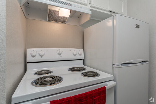 1HAB, 1BA - 470 ft² - Mayfair Apartments