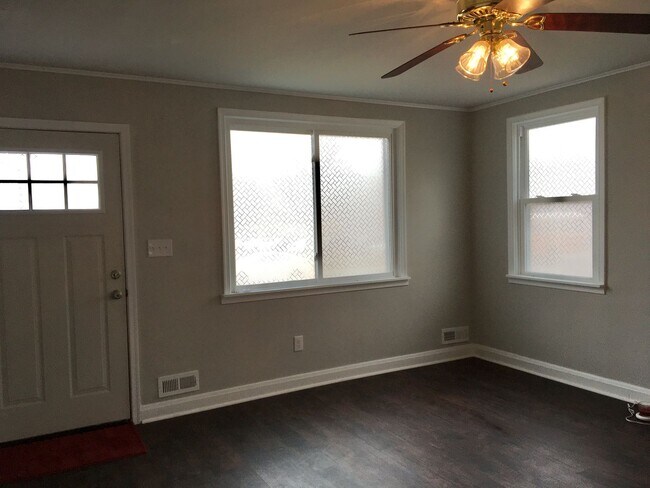 Photo - Charming 3 Bedroom/2 Bathroom in Hamilton,... House