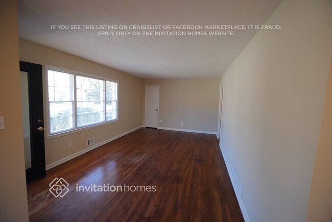 Building Photo - 2121 Cherry Ln