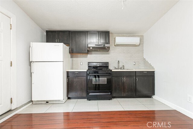 Foto del edificio - 8170 Calvin Ave