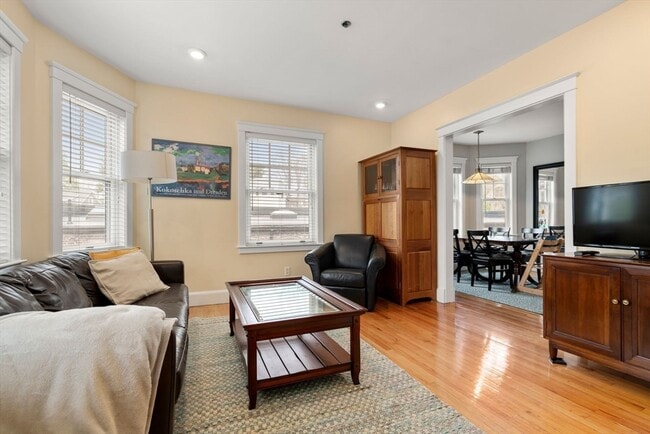 Building Photo - 136 Appleton St