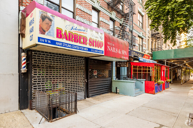Building Photo - 104 W 96th St